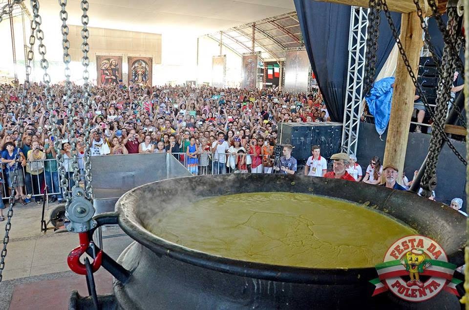 Festa da Polenta Venda Nova do Imigrante ES - Tombo da Polenta (Foto fonte http://www.festadapolenta.com.br/)