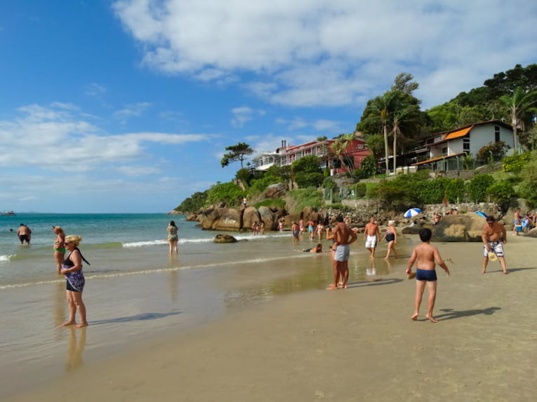 Praia da Lagoinha Florianópolis SC, pequena, mas aconchegante