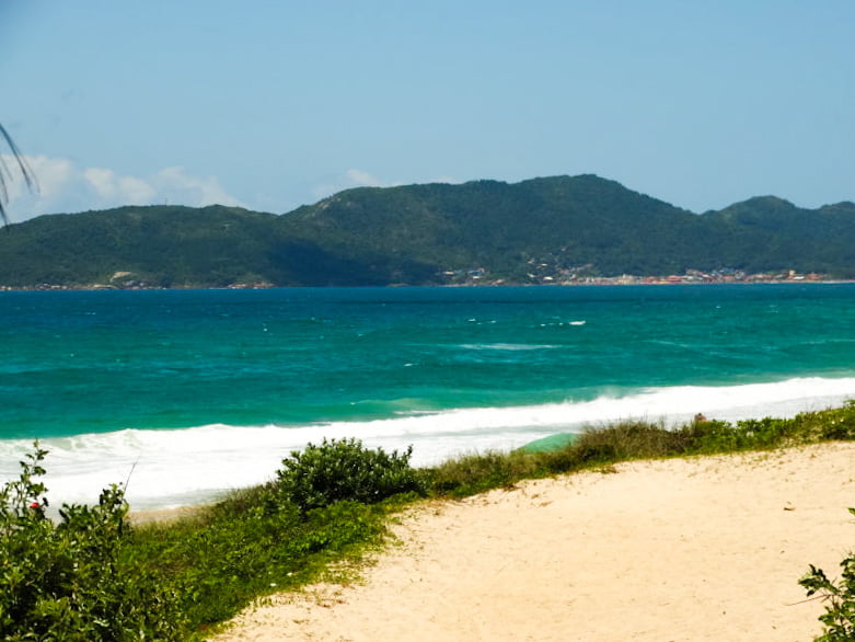 Praia de Moçambique Florianópolis SC isolada, mas repleta de belezas