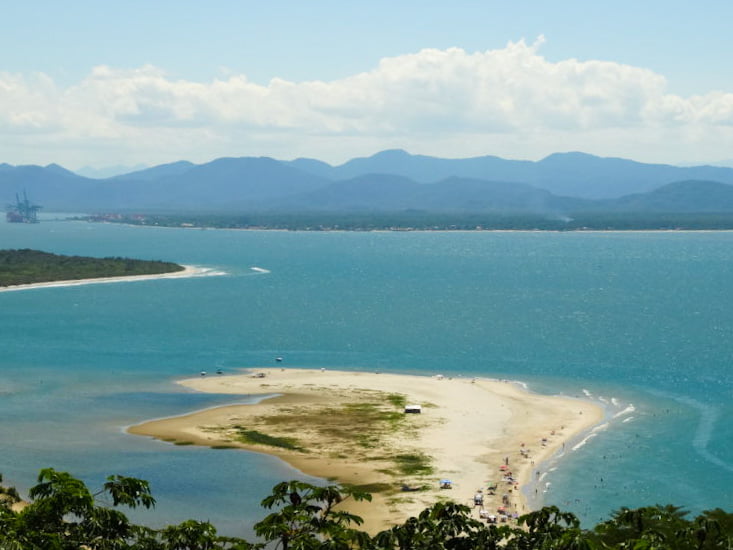 Praias de São Francisco do Sul SC repletas de belezas naturais