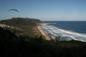 Praia Galheta Florianópolis SC (foto fontehttps://planetacativante.com.br/florianopolis-para-voce/)