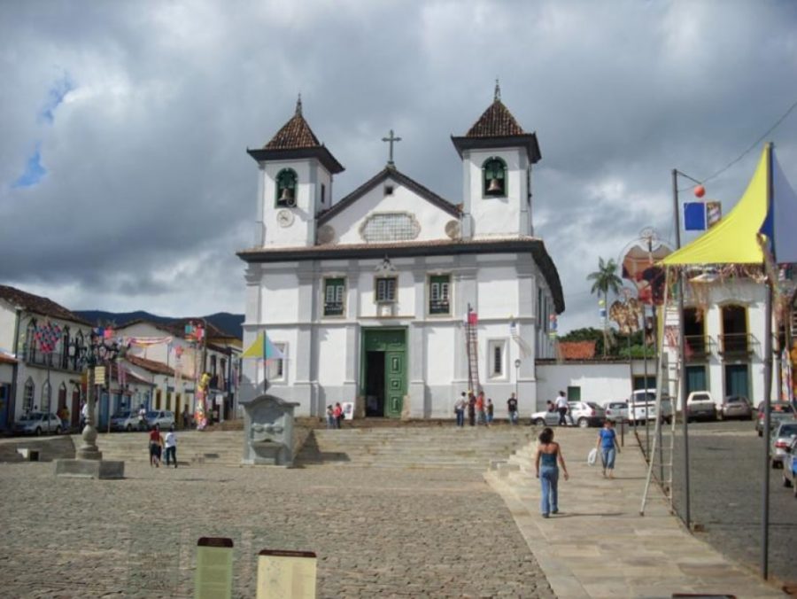 Igrejas de Marina MG (Foto: http://turismo2014.mariana.mg.gov.br/uploads/portal_turismo_mariana_2014/prefeitura/distritos/atrativos/12400a597897e00340d33cd29fdb536e.jpg)