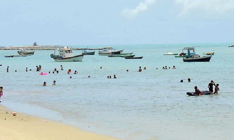 Praia do Rio Doce (foto https://www.empetur.com.br/pernambuco/olinda/olinda-principais-pontos-turisticos/)