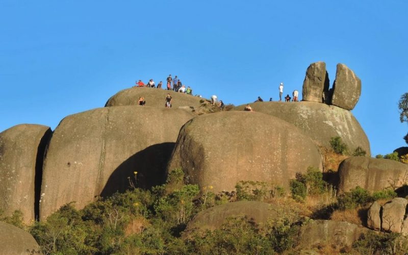 Atibaia (foto http://poraidebarraca.com.br/pedra-grande-em-atibaiasp/)