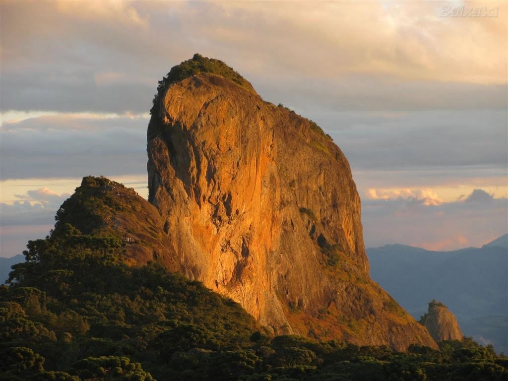 Pedra do Baú (foto //www.emcamposdojordao.com.br)