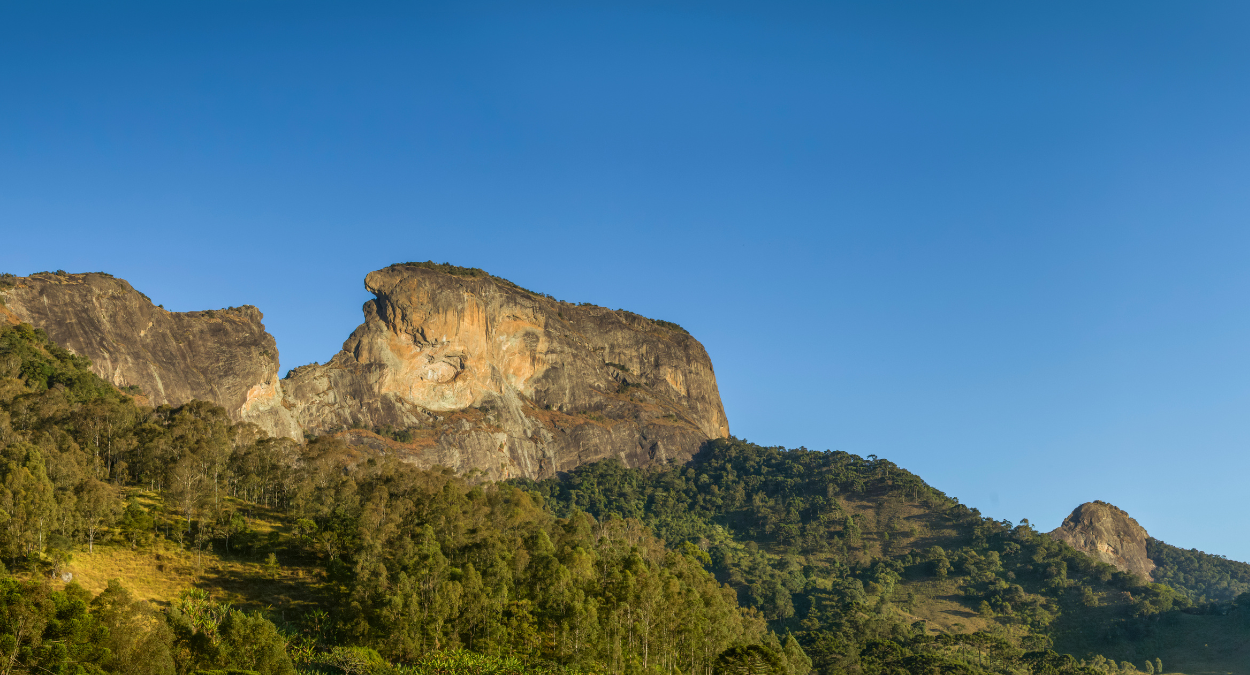 Pedra do Baú (Canva)