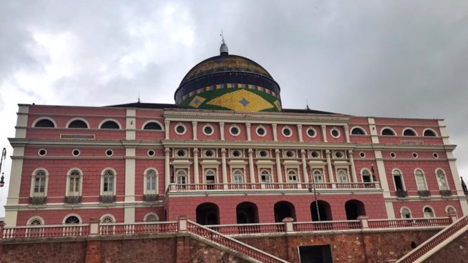 Teatro Amazonas, belo cartão postal da capital Amazonense (foto: Ângela Quinelato - www.passeios.org)