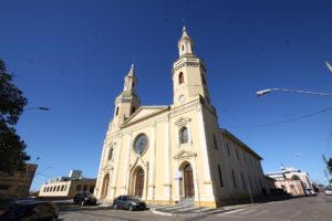 Castro - Igreja de Santana (foto http://www.viajeparana.com/Castro)