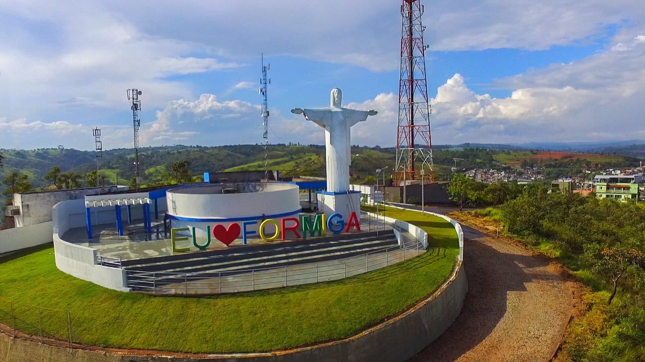 Cristo Redentor - Furnas (retirado do site Minas / link: https://bit.ly/3wkOndP)