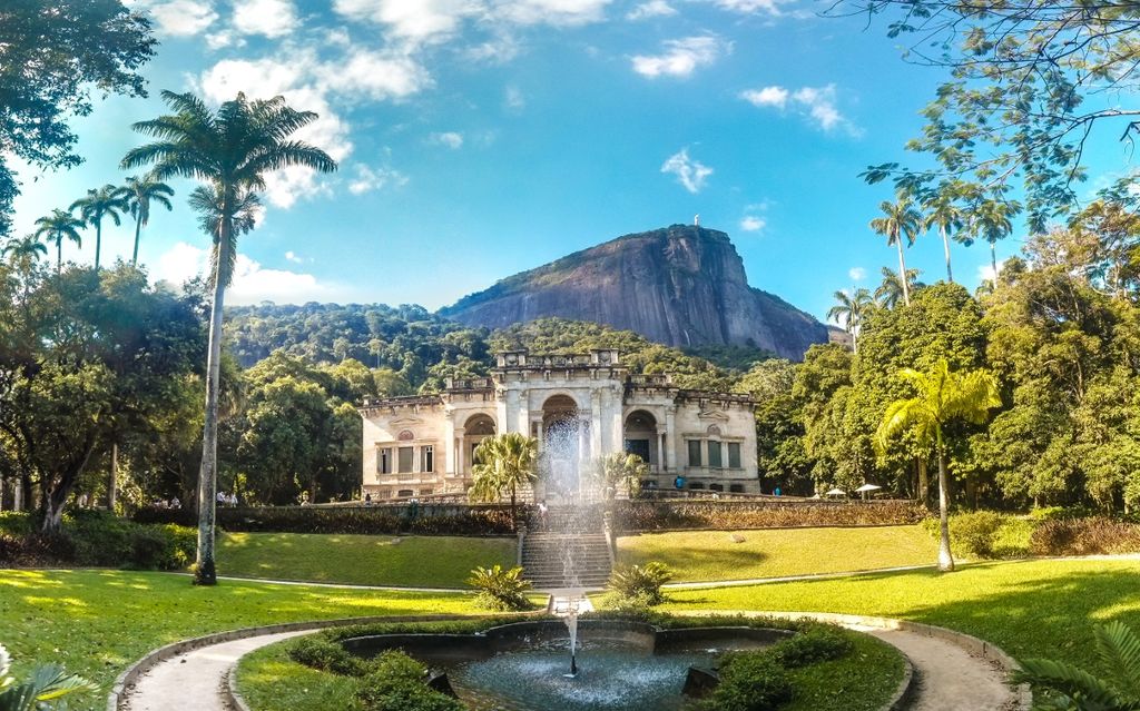 Parque Lage (Foto: Alan Franco / link: https://pt.wikipedia.org/wiki/Parque_Lage#/media/Ficheiro:Parque_Lage_RJ.jpg)