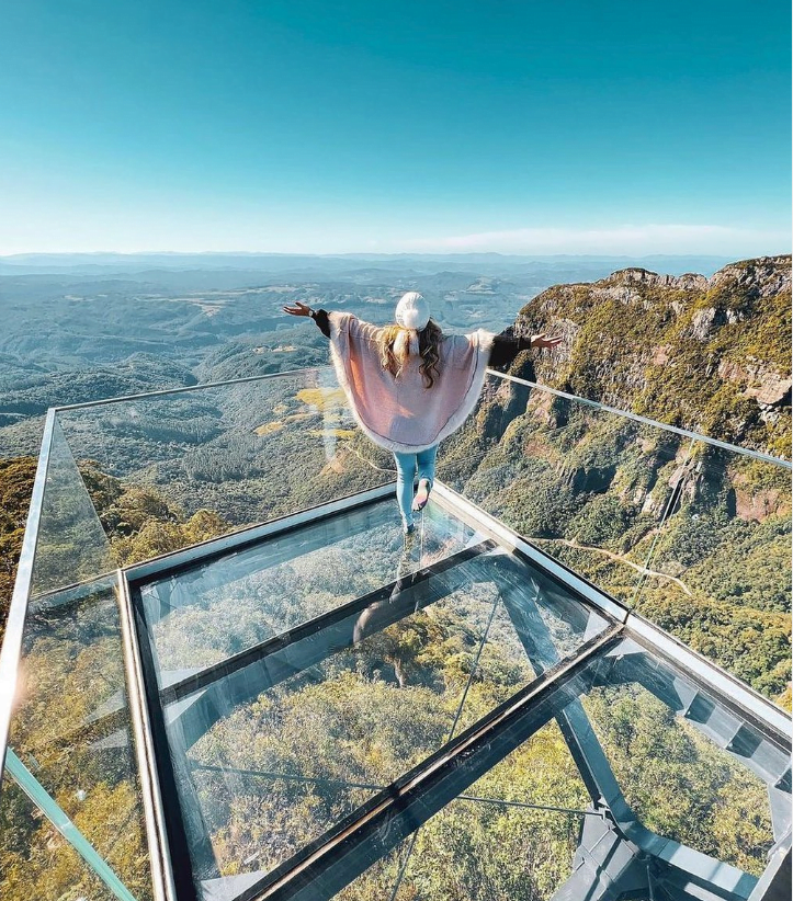 Passarela de Vidro da Serra do Corvo Branco (imagem: Reprodução/Instagram)