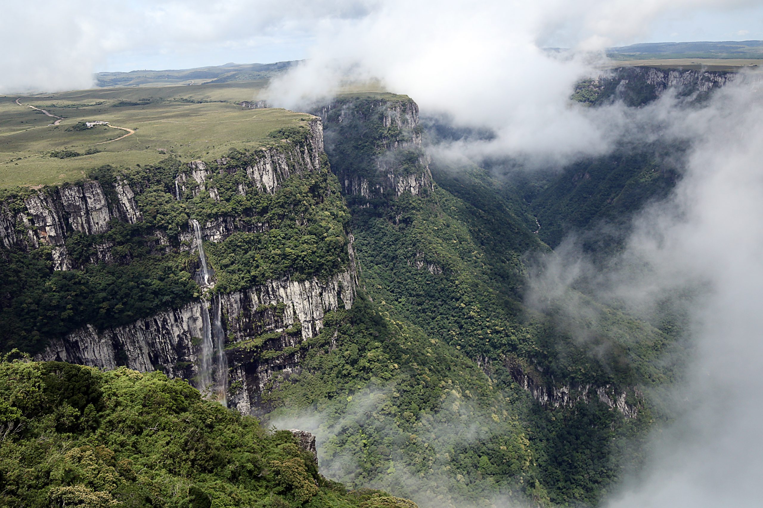Parque Nacional da Serra Geral - Cânions de Cambará do Sul (imagem: Wikimedia Commons)