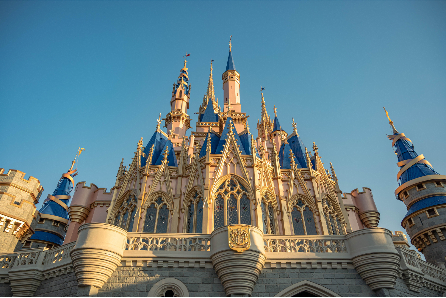 Parques temáticos mais visitados do mundo (imagem: Canva)