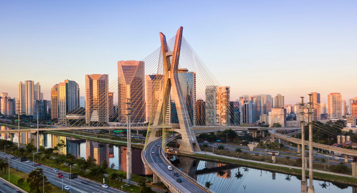 Principais destinos usando milhas aéreas - São Paulo (imagem: Canva)