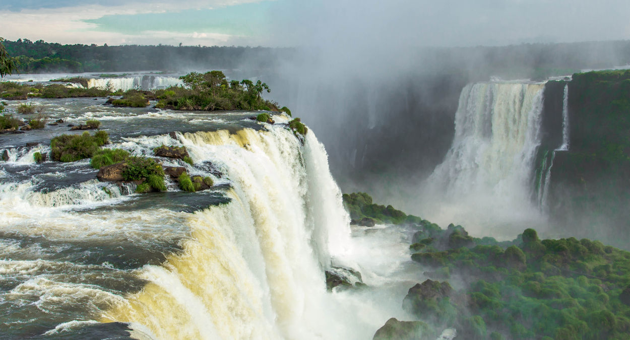 Foz do Iguaçu (imagem: Canva)