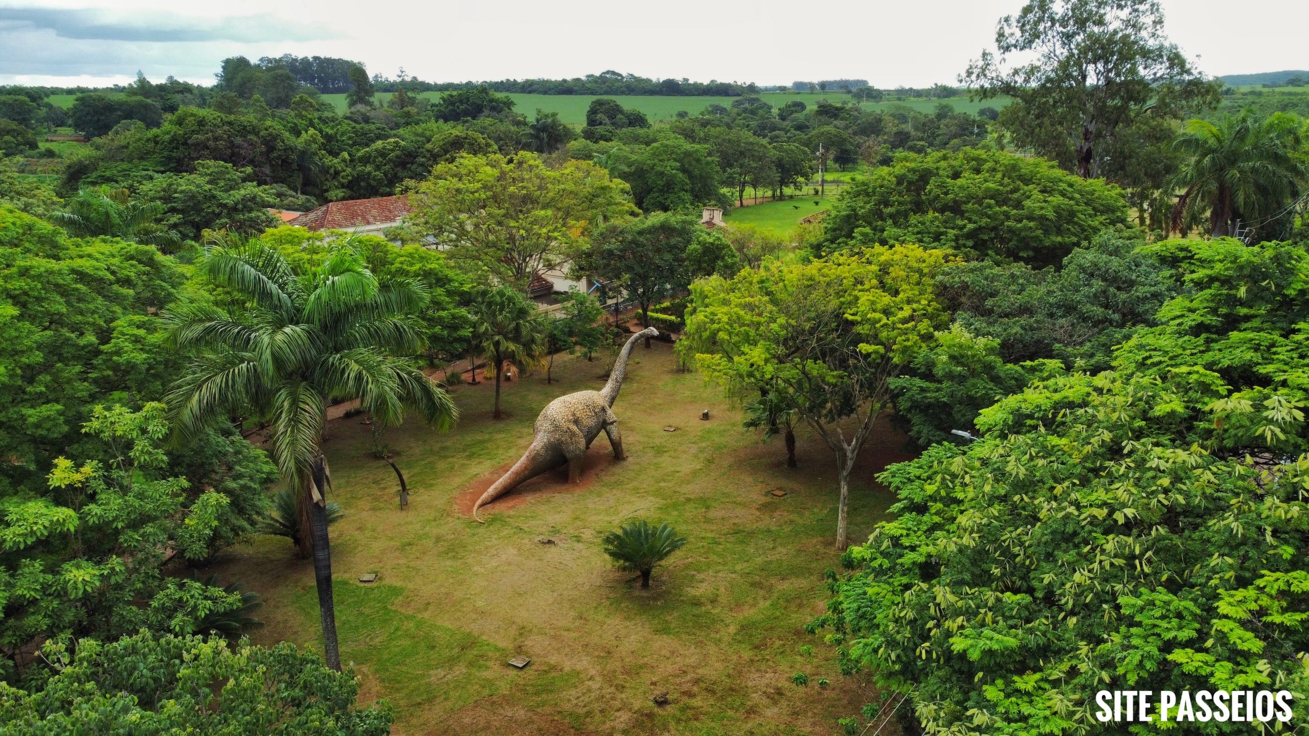Parque dos Dinossauros em Peirópolis (imagem: Dalson Oliveira - Site Passeios)