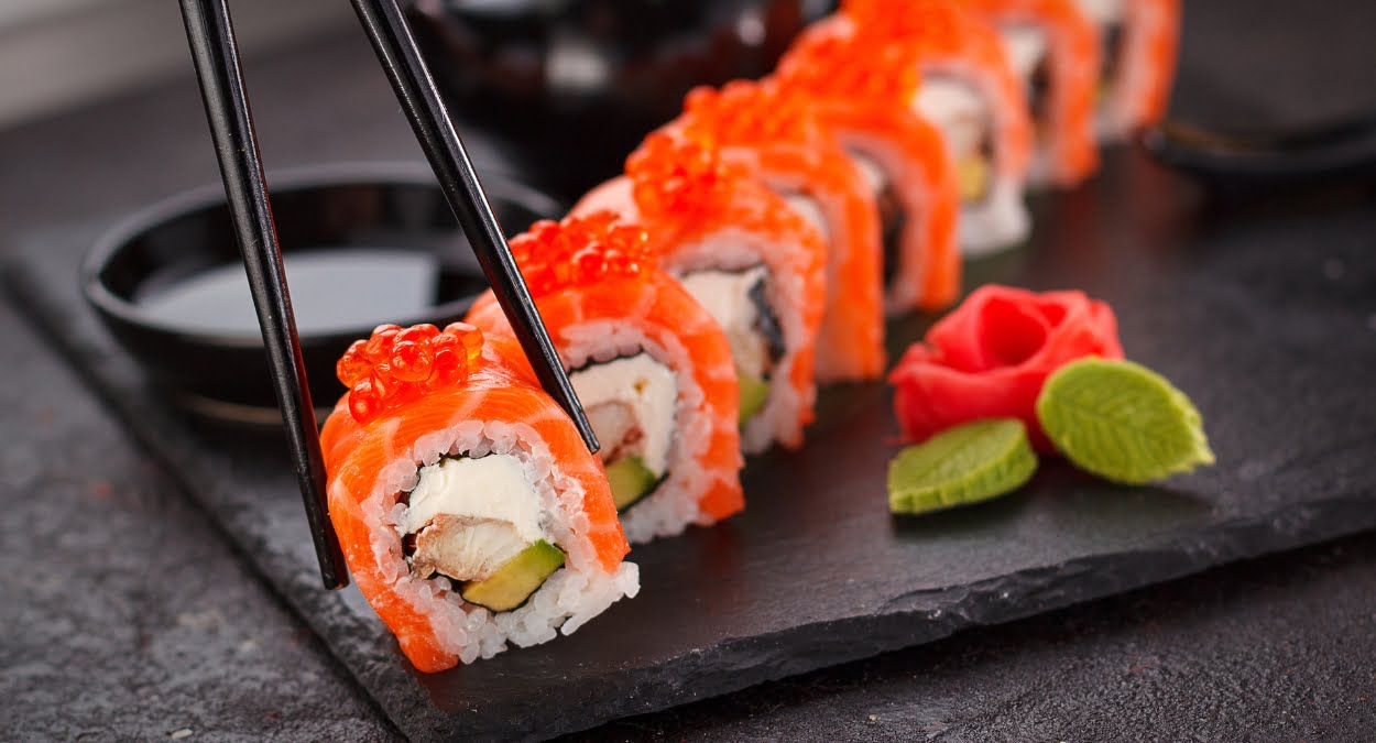 Comida japonesa (imagem: Canva)