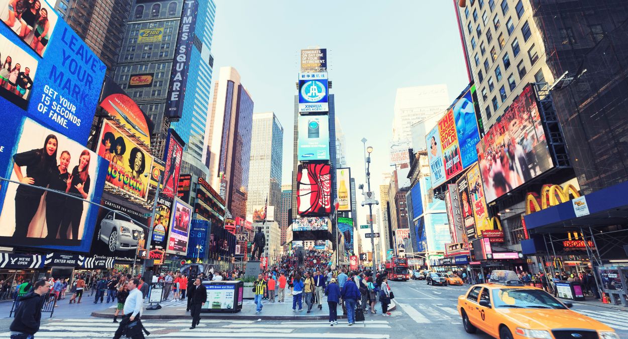 Times Square (imagem: Canva)