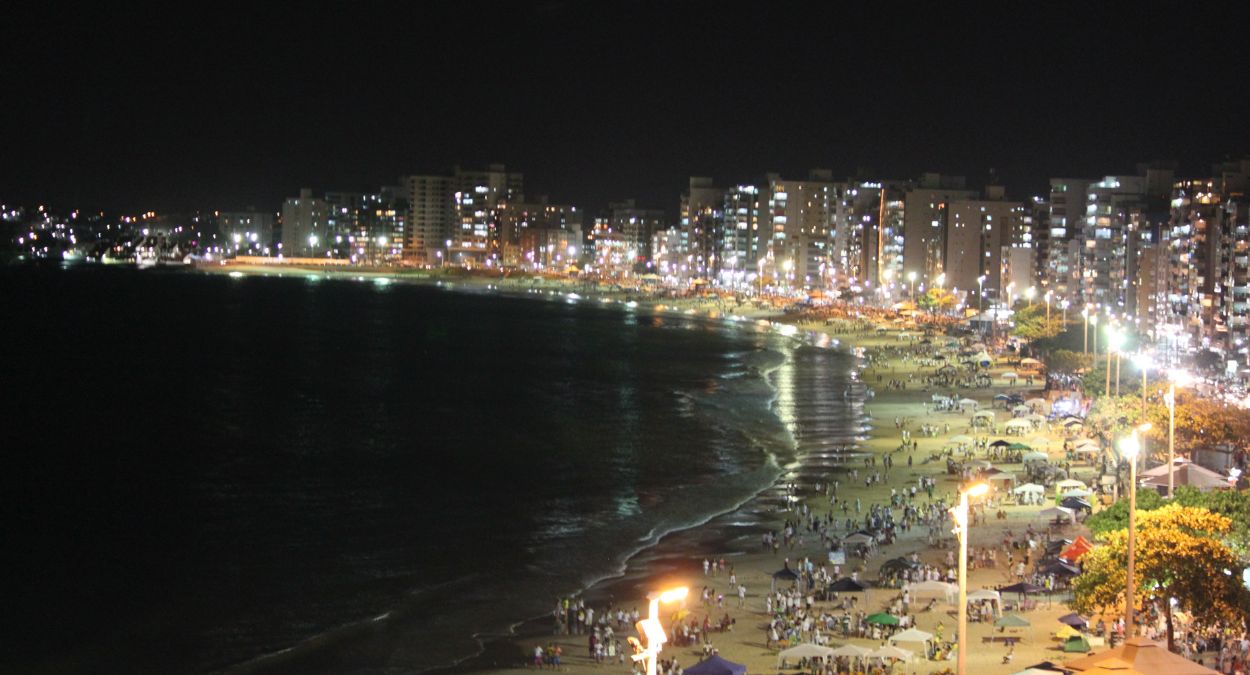 Guarapari à Noite (imagem: Canva)