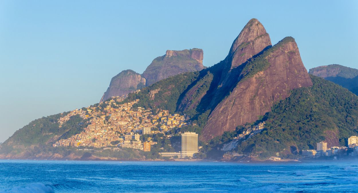 Morro dos Dois Irmãos (imagem: Canva)