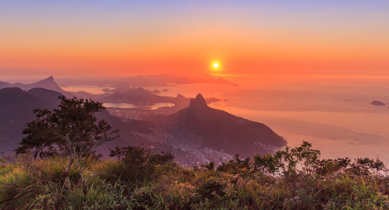 Por do Sol na Pedra da Gávea (imagem: Canva)
