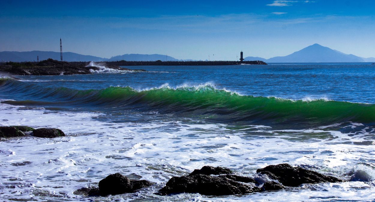Praia de Cabeçudas (imagem: Canva)