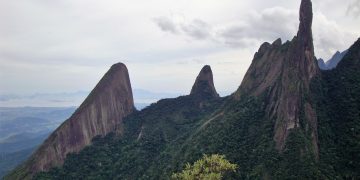 Serra dos Órgãos (imagem: Wikimedia Commons)