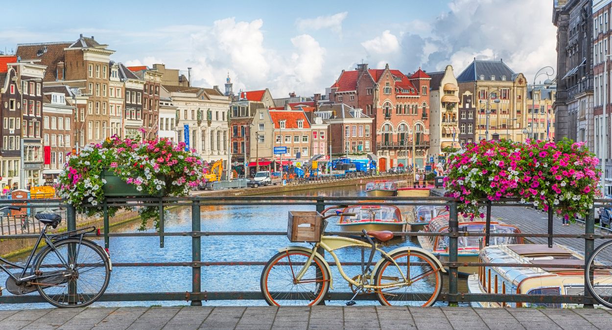 Amsterdã (imagem: Canva)