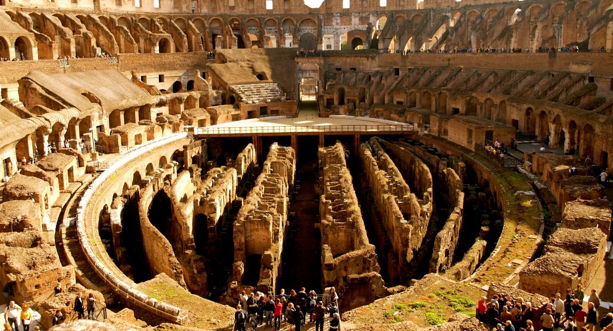 Interior do Coliseu (imagem: Canva)