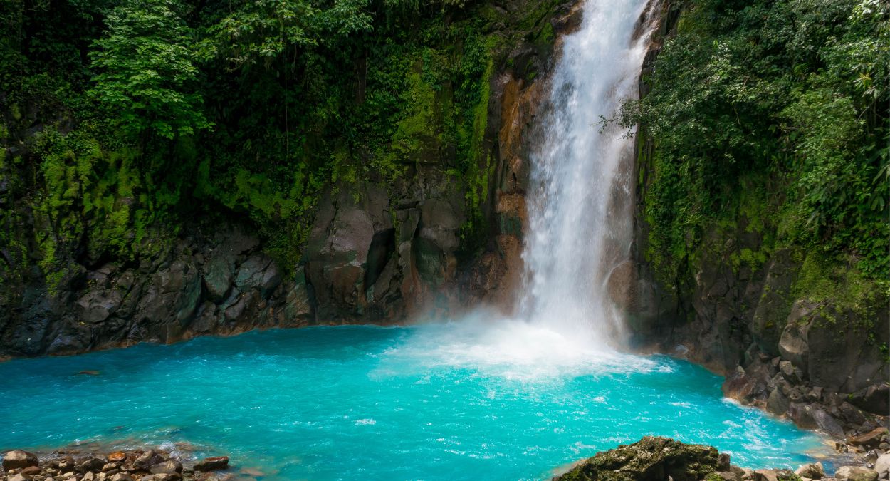 Cachoeira Rio Celeste (imagem: Canva)