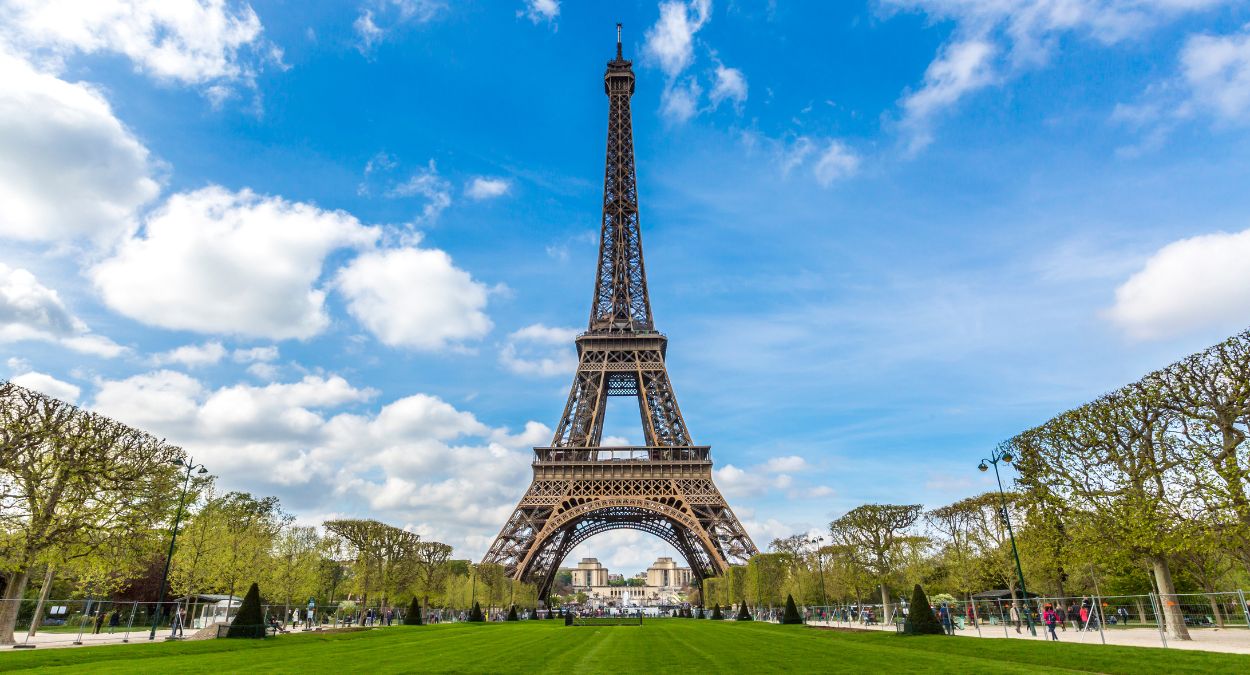 Torre Eiffel (imagem: Canva)