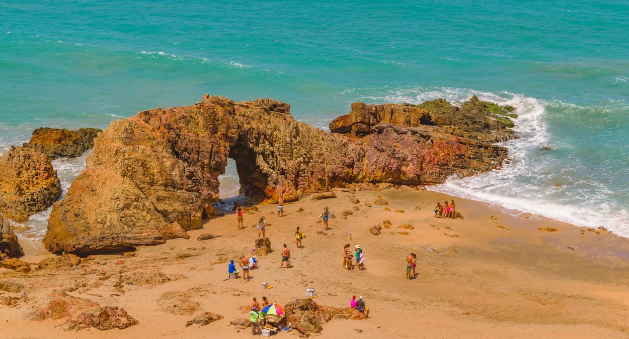Pedra furada em Jericoacoara (imagem: Canva)