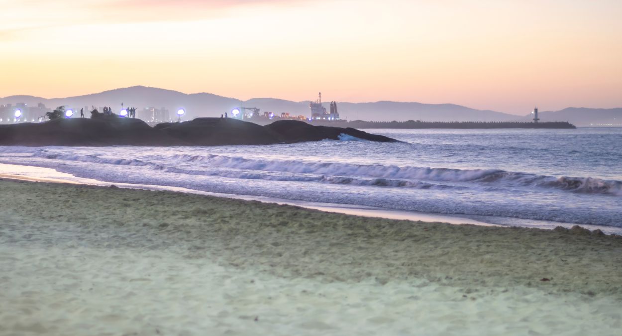 Praia de Cabeçudas (imagem: Canva)