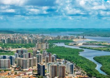 Vista aérea de Aracaju (imagem: Canva)