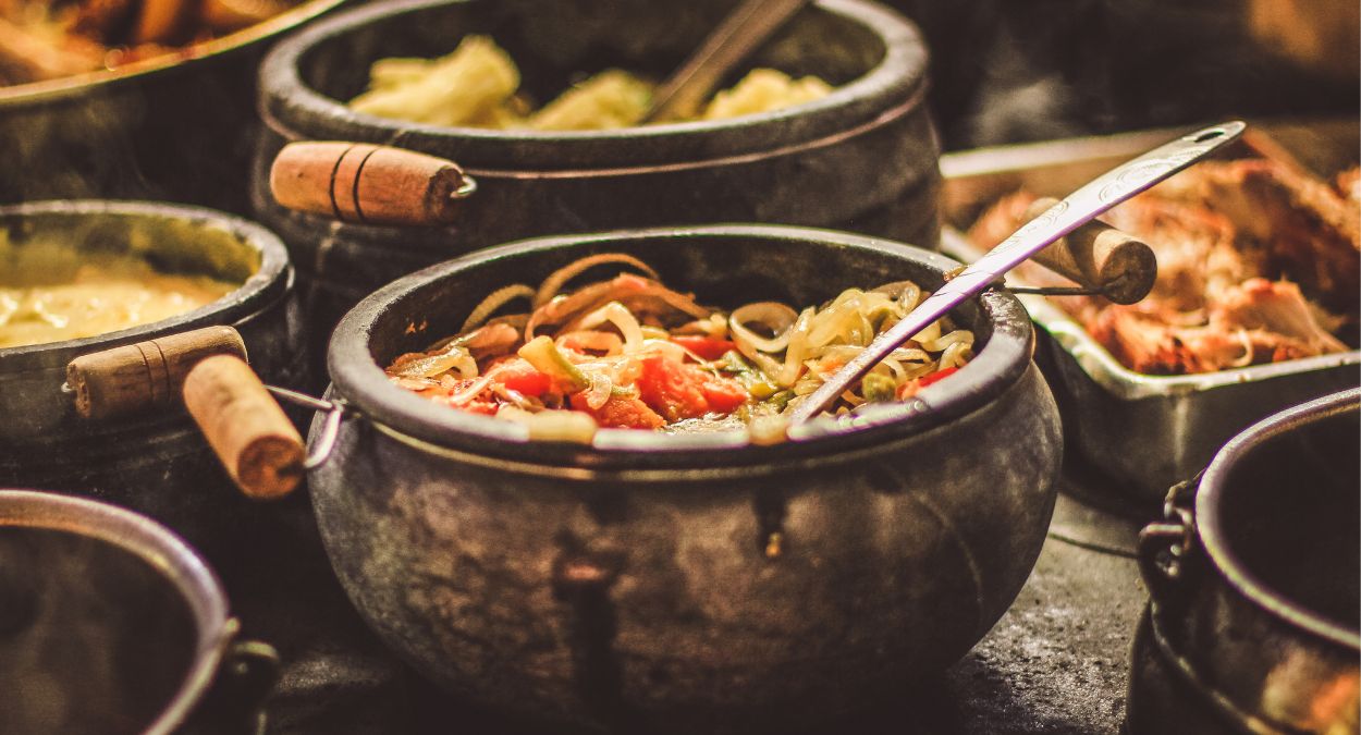 Comida mineira (imagem: Canva)