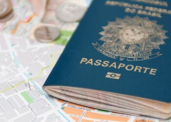 Passaporte brasileiro (imagem: Canva)