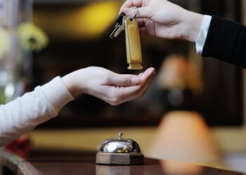 Hotel (imagem: Canva)