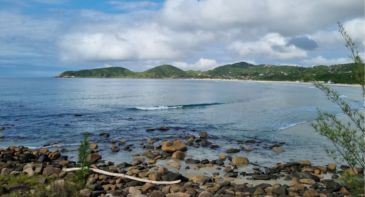 Praia do Rosa - Imbituba (imagem: Wikimedia Commons)