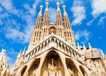 Sagrada Família (imagem: Canva)