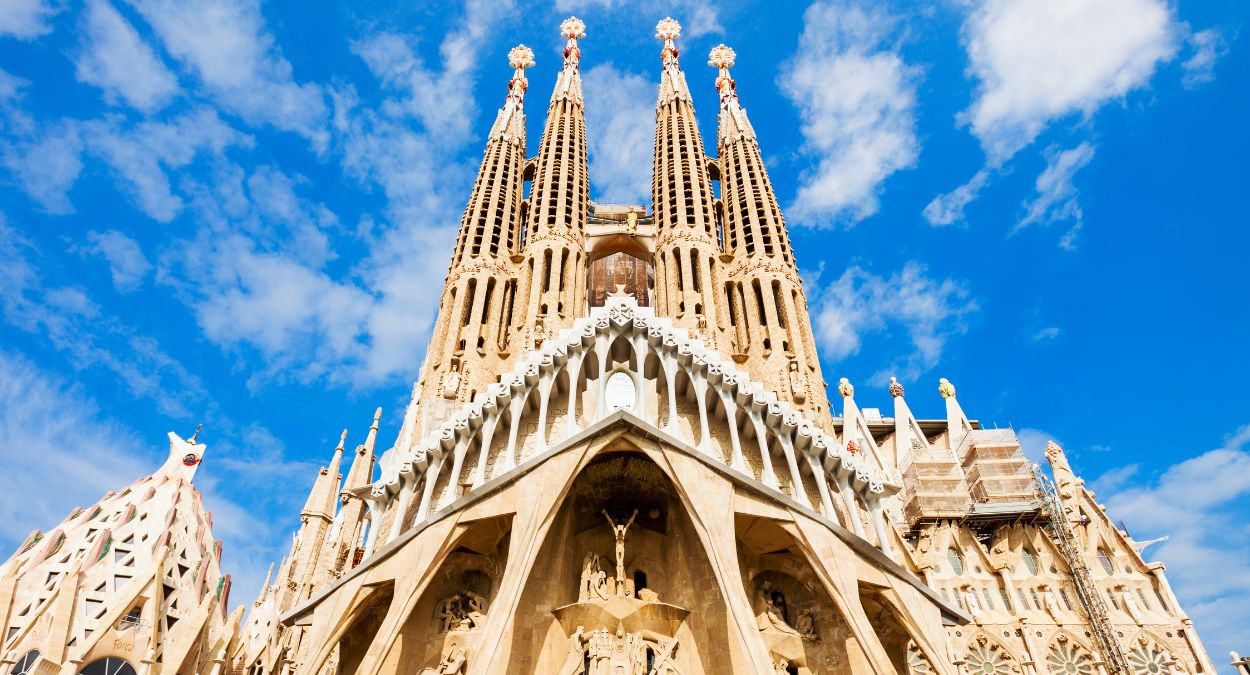 Sagrada Família (imagem: Canva)