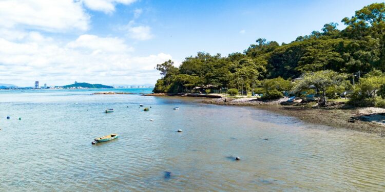 Florianópolis (imagem: Aleson Padilha - Pexels via Canva)
