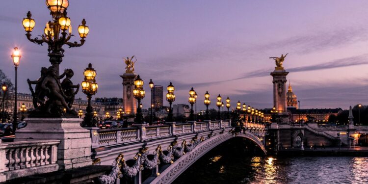 Paris (imagem: Mike Jones - Getty Images via Canva)