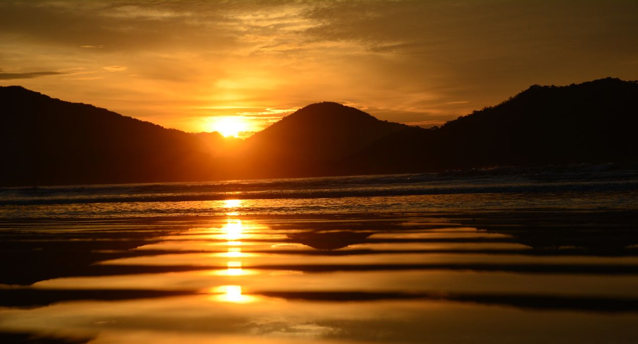 Por do Sol em Ubatuba (imagem: Dri Richetto - Getty Images via Canva.com)