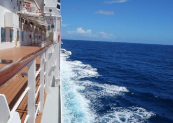 Navio (imagem: Renata - Pexels via Canva)