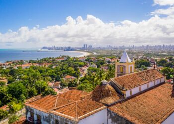 Carnaval 2026 barato: 7 destinos nacionais para curtir sem gastar uma fortuna