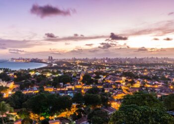 Carnaval em Olinda 2026: onde ficar, o que comer e como aproveitar as ladeiras com dicas práticas