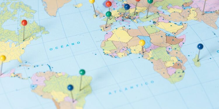 Viagem internacional (imagem: Formato Original Photos - Getty Images via Canva)