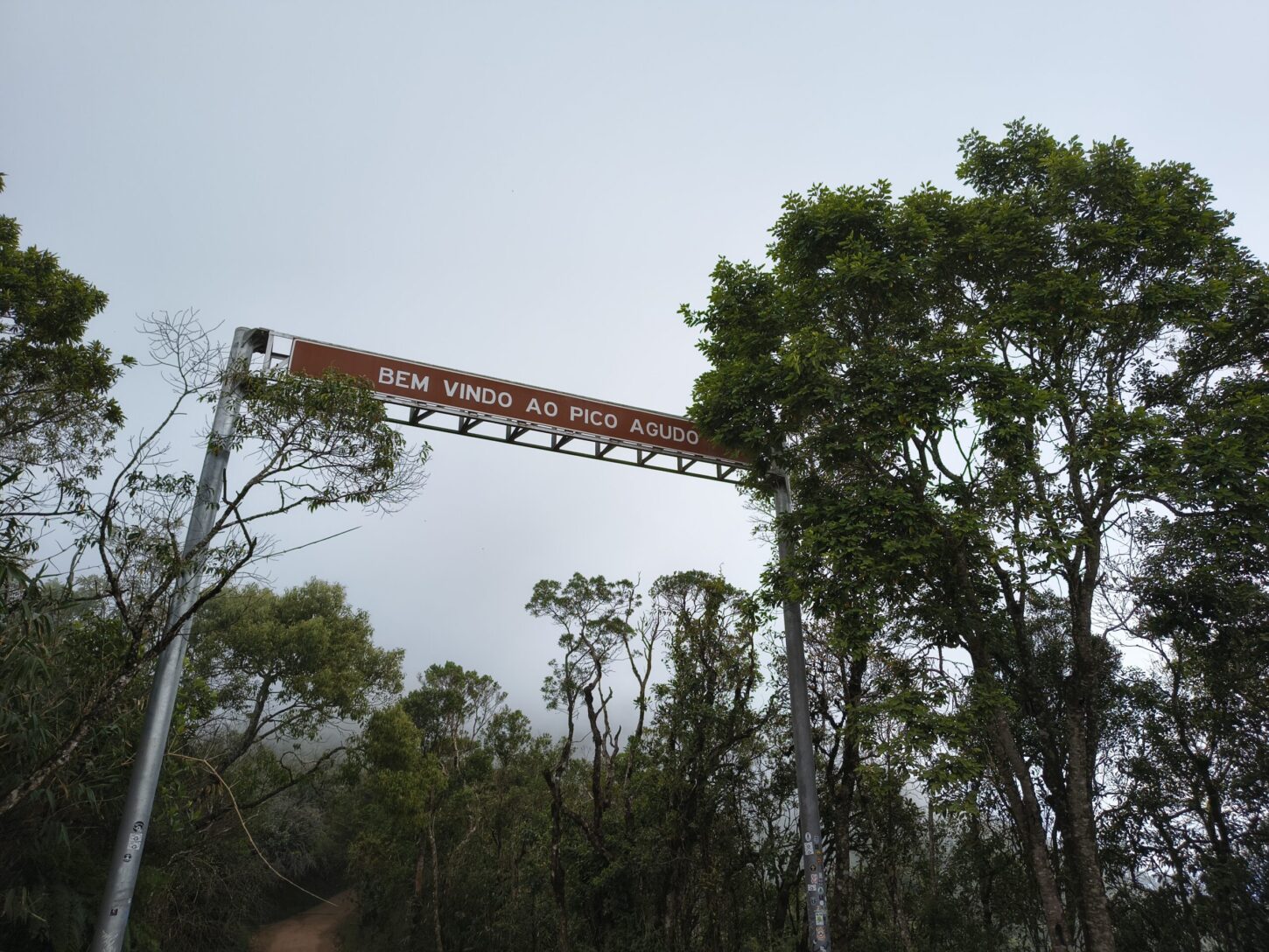 Entrada do Pico Agudo (imagem: Evandro Marques - Site Passeios.org)