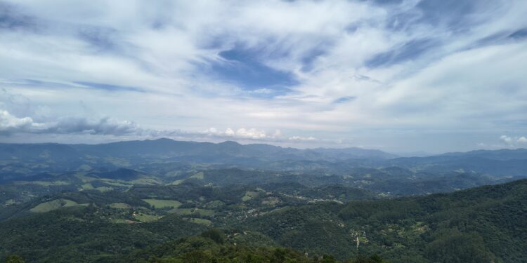 Pico Agudo (imagem: Evandro Marques - Site Passeios)