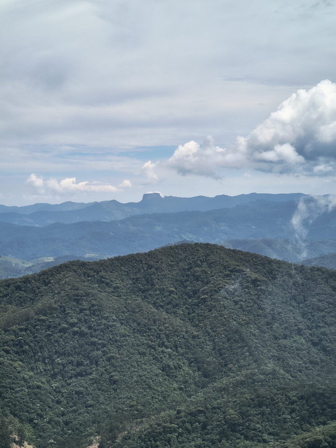 Vista do Pedra do Baú (imagem: Evandro Marques - Site Passeios.org)